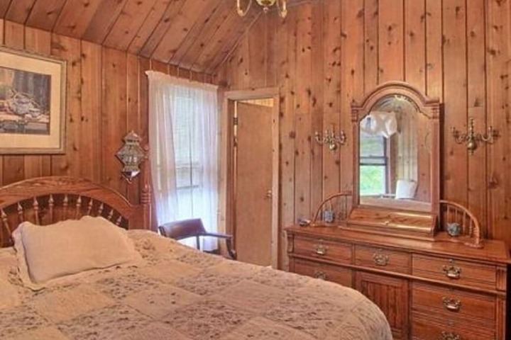 Room 6 of 19