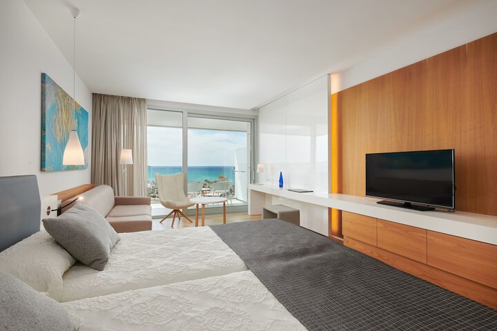Room 15 of 76
