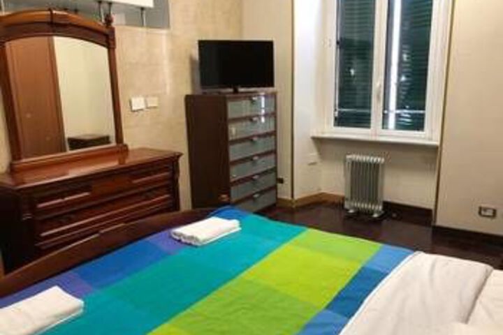 Room 8 of 13