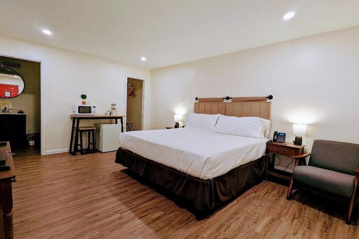 Room 6 of 25