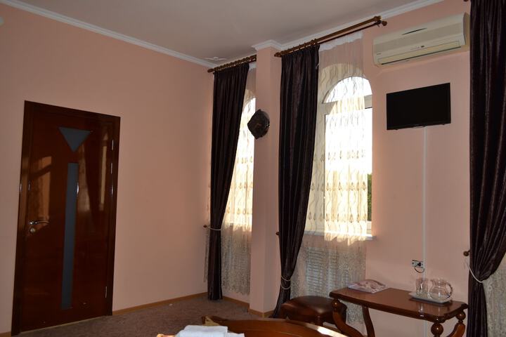 Room 9 of 37