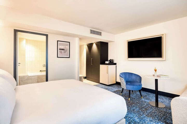 Room 35 of 153