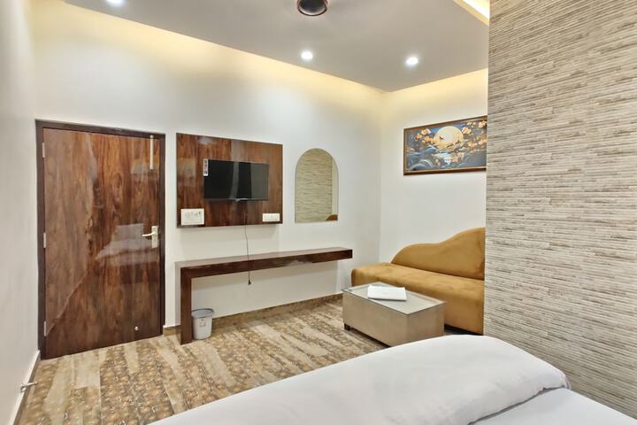 Room 8 of 35