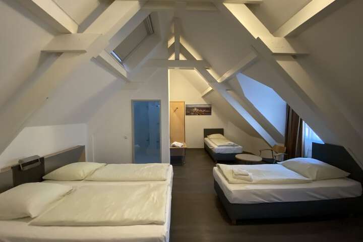 Room 12 of 46
