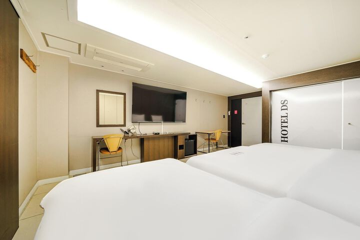 Room 44 of 83