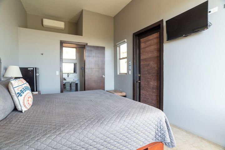 Room 13 of 30