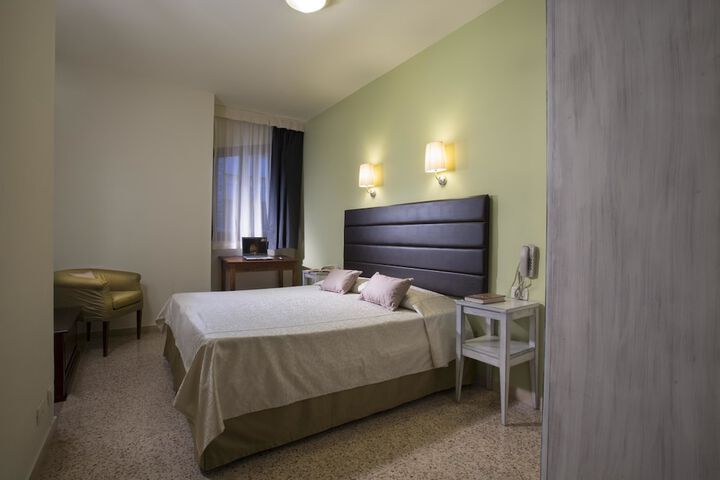 Room 15 of 38