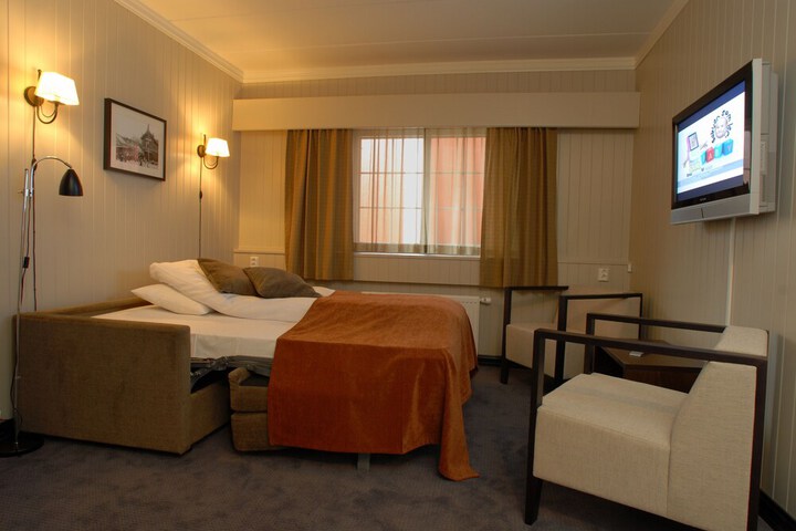 Room 15 of 100