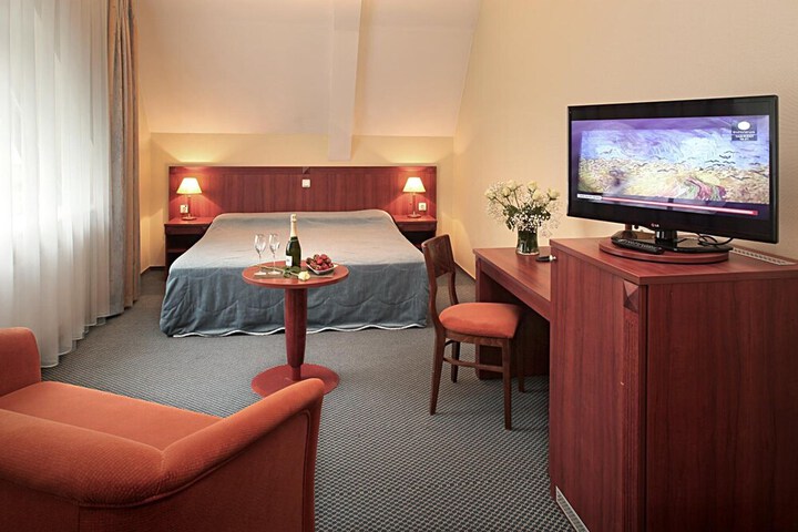 Room 16 of 48