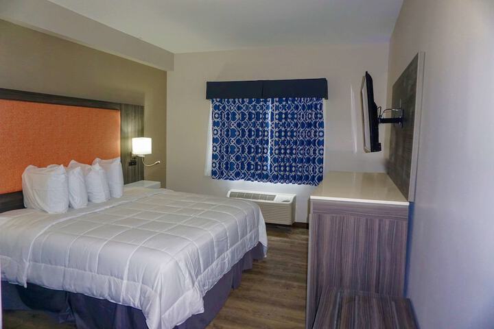 1 King Bed (9 of 13)