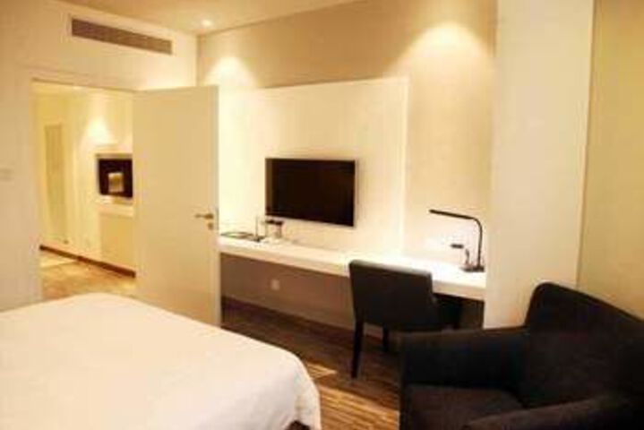 Room 9 of 23
