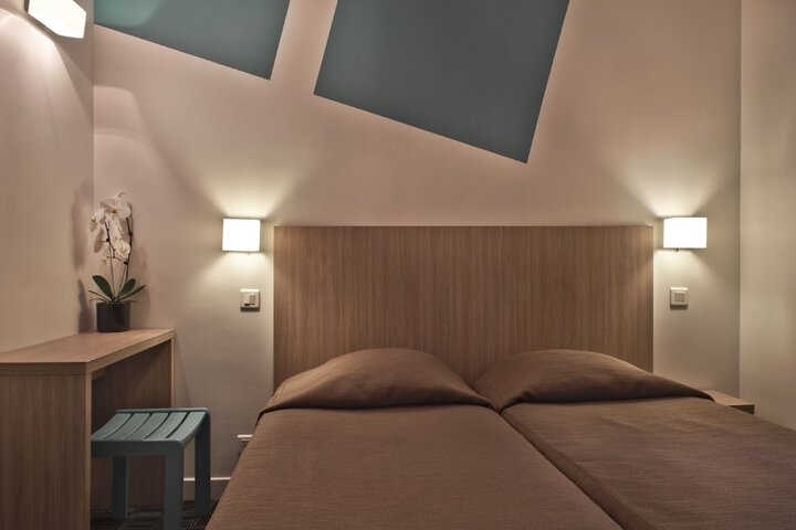 Room 8 of 32
