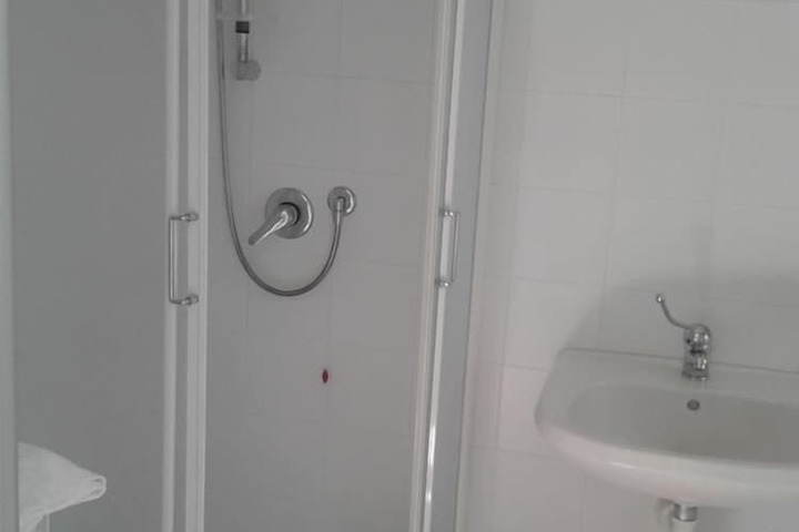 Room 27 of 35