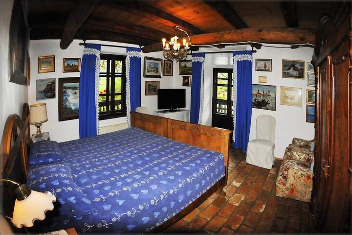 Room 2 of 55