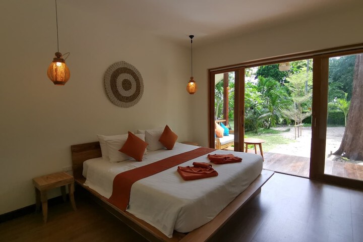 Room 2 of 200