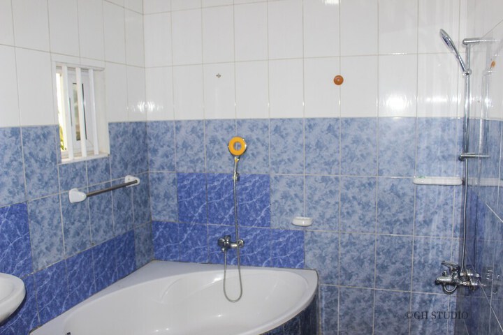 Room 12 of 23