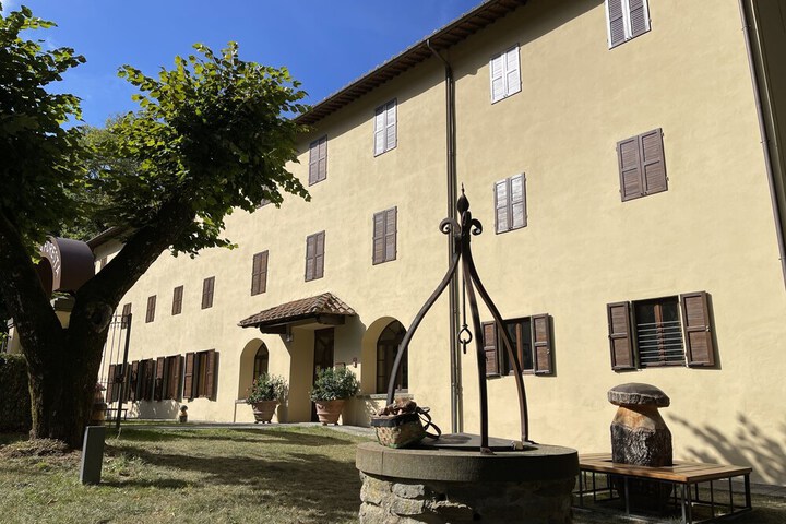 Hotel Exterior 40 of 47