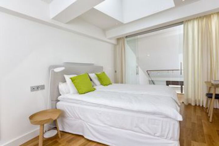 Room 8 of 24