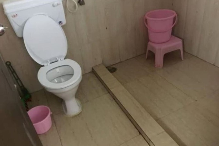 Room 7 of 12