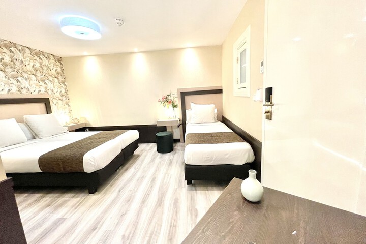 Room 5 of 35