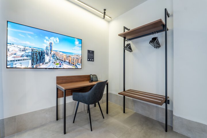 Room 11 of 150