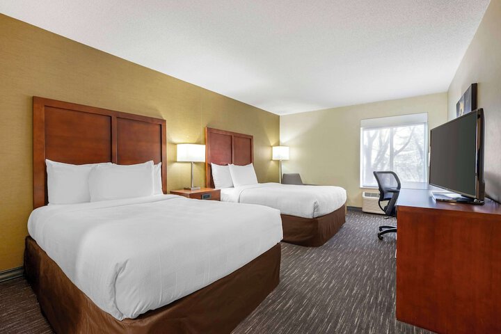 2 Double Beds Communication Assistance Microwave and Refrigerator Full Breakfast (5 of 13)