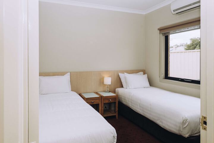 Room 27 of 77