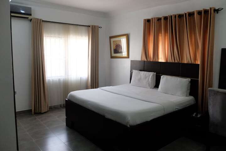 Room 6 of 23