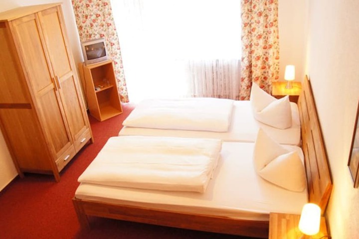 Room 2 of 39