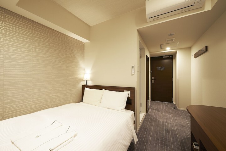 Room 9 of 43