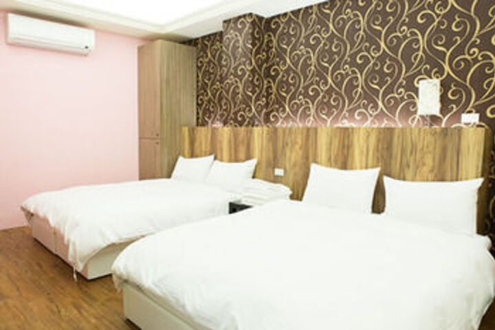 Room 8 of 12