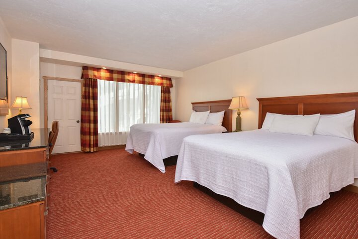 Lodge 2 Queen Beds (1 of 17)