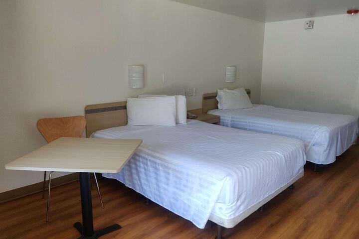 2 Queen Beds (4 of 7)