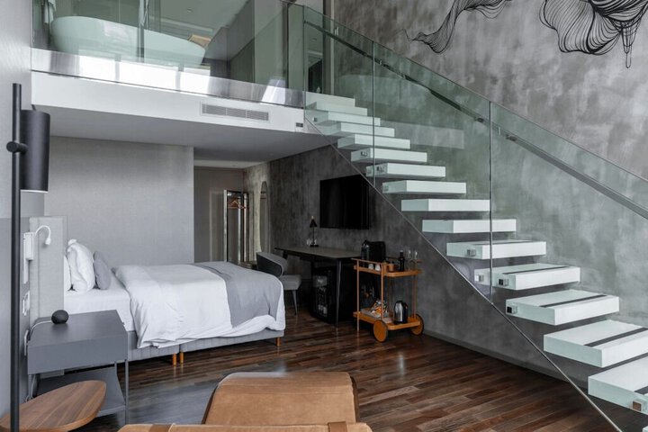 Room 32 of 67