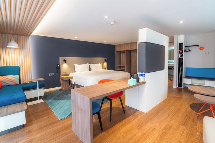 Room 16 of 40