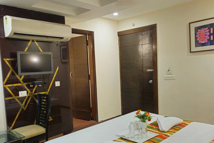 Room 6 of 24