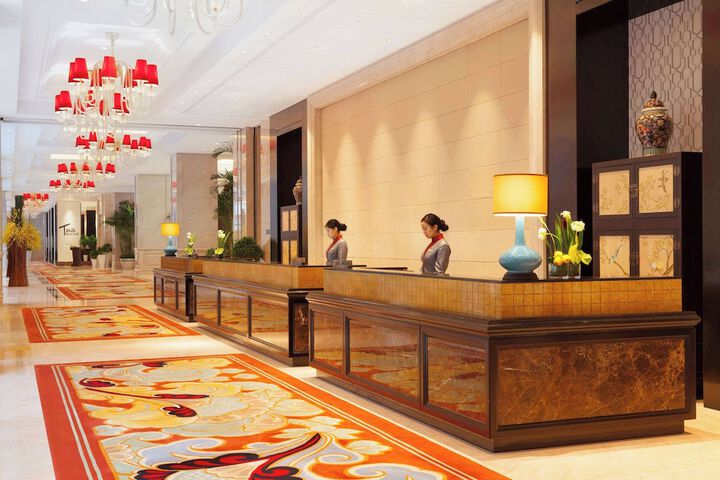 Entrance & Lobby