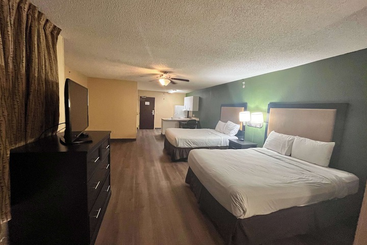 Room 10 of 28