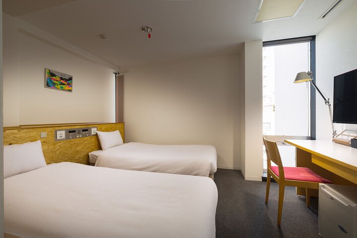 Room 6 of 15