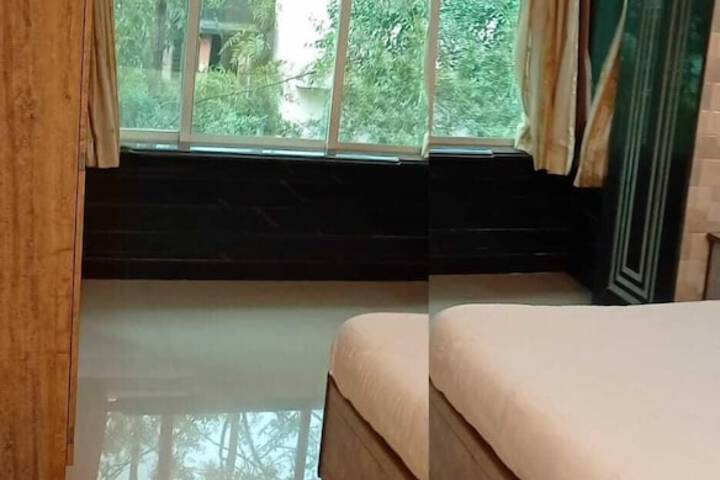 Room 4 of 6