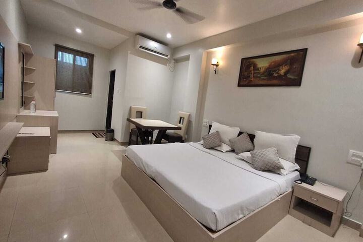 Room 10 of 31