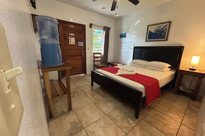 Room 12 of 77