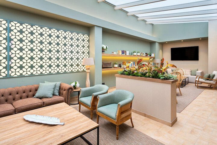 Entrance & Lobby