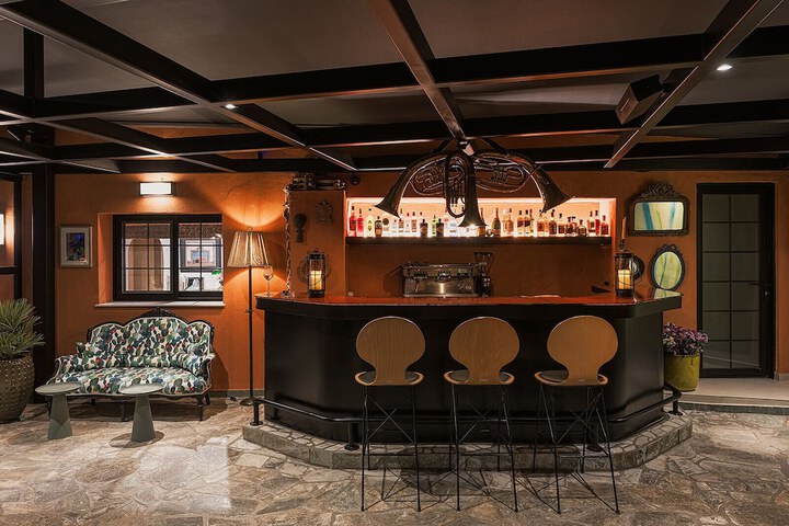 Lounge 73 of 92