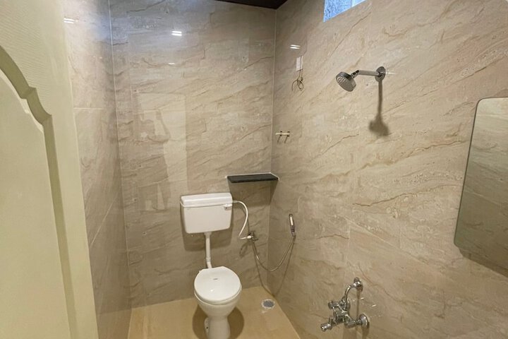 Room 4 of 7