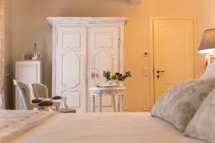 Room 2 of 36