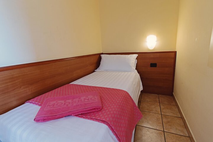 Room 5 of 73