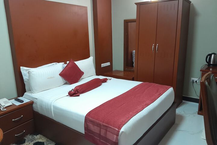 Room 9 of 119