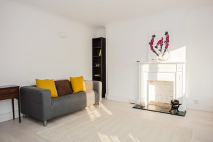 2 Bedroom Flat in Stepney Green