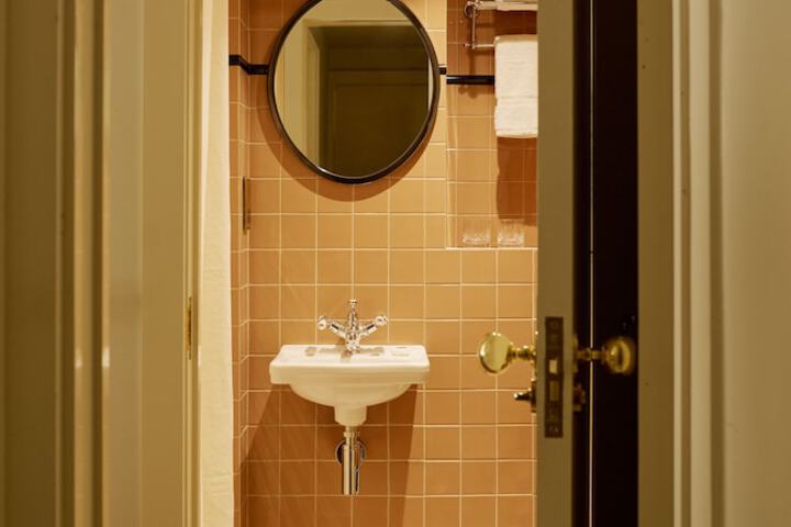 Room 28 of 36